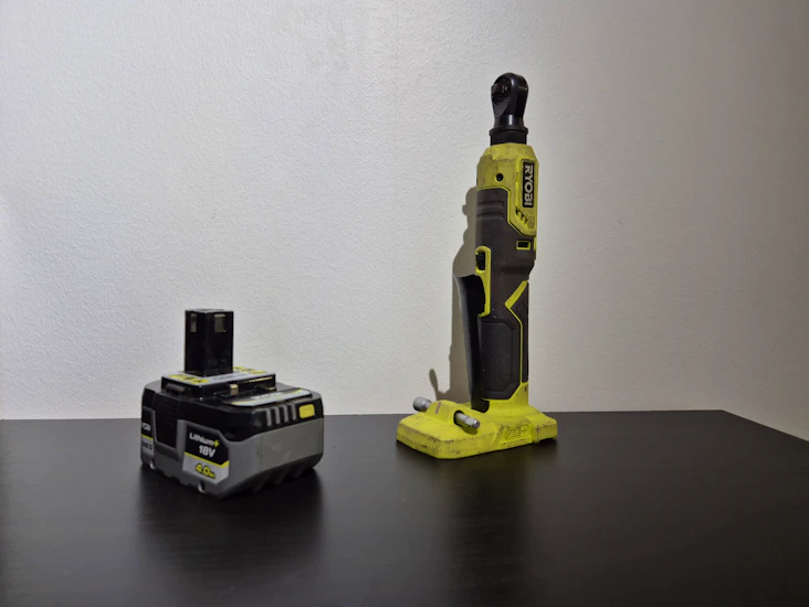 Ryobi räikkäväännin