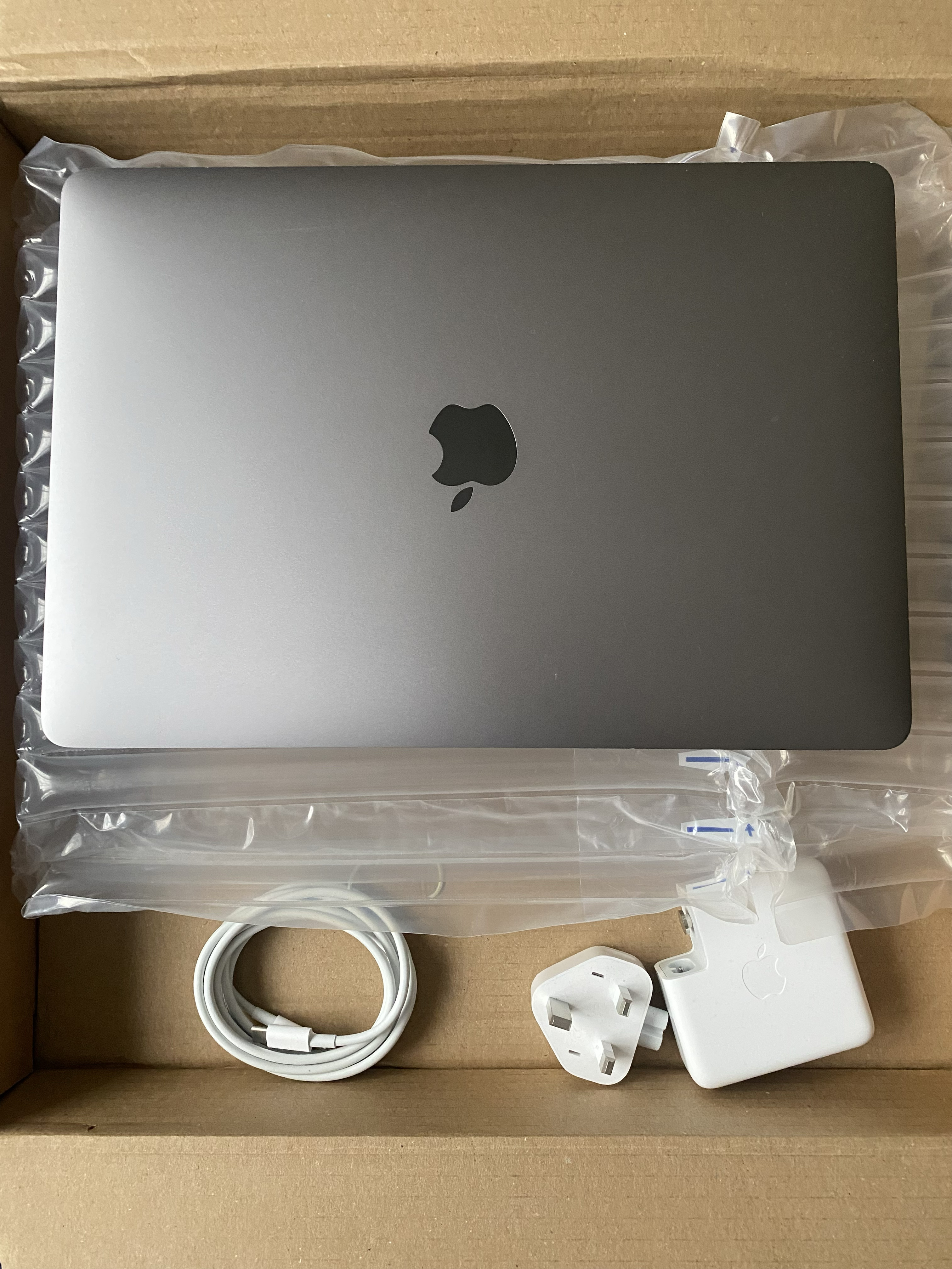 	 macbook pro 13-inch m2