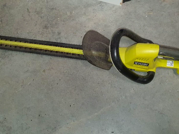 Ryobi batteridriven häcksax