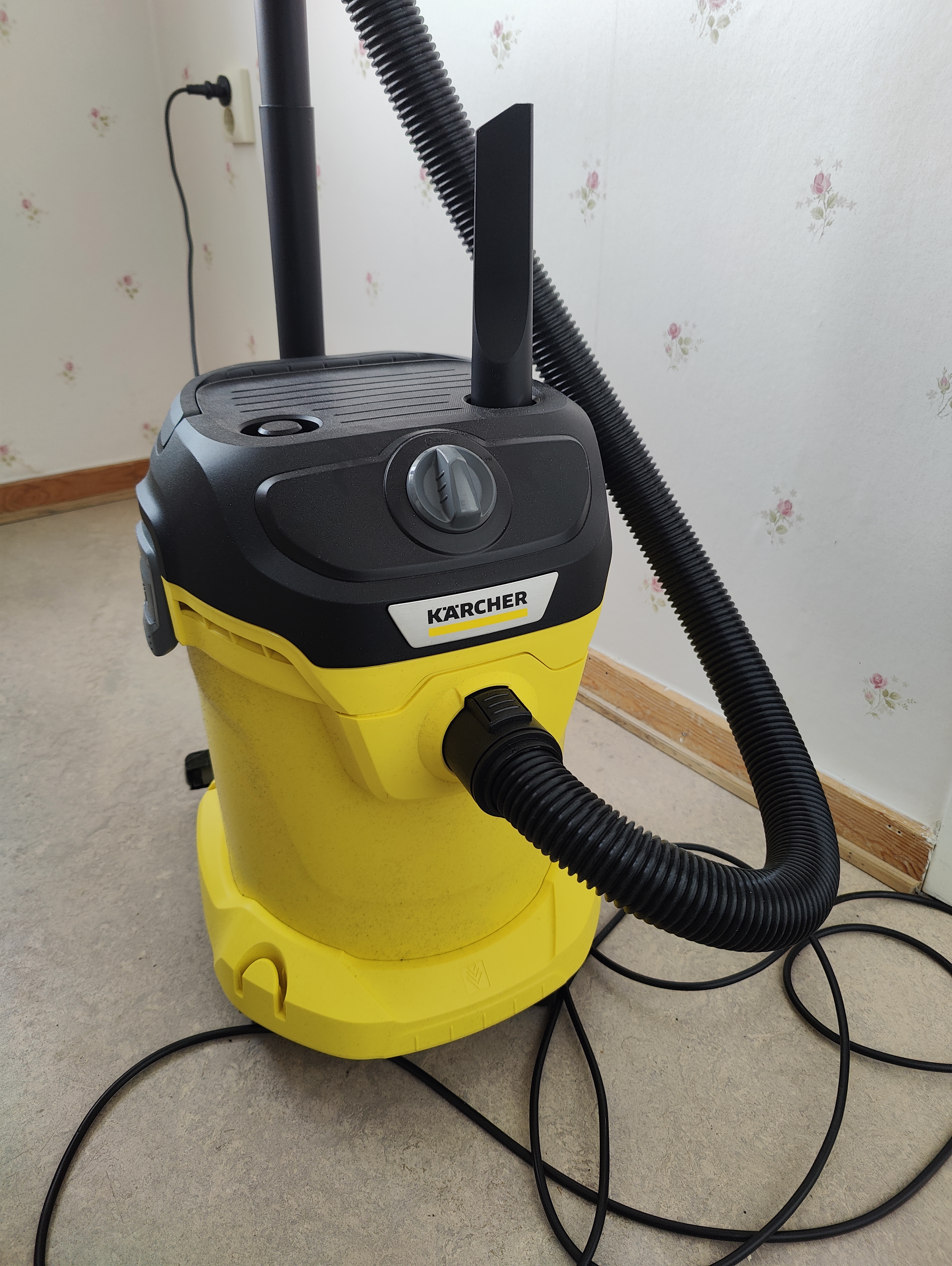 Karcher kwd 2 wet and dry vacume cleaner