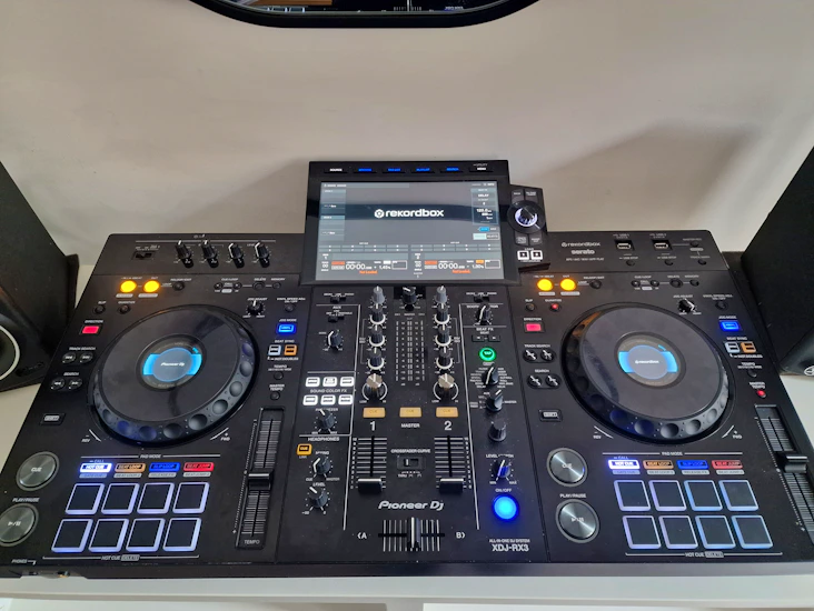 Pioneer dj xdj-rx3 all-in-one dj controller