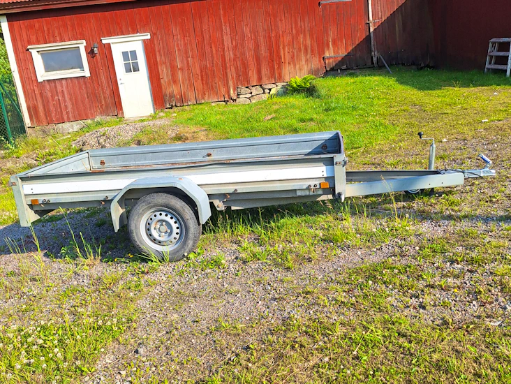 Släp (hyrs endast ut ihop med flishugg)