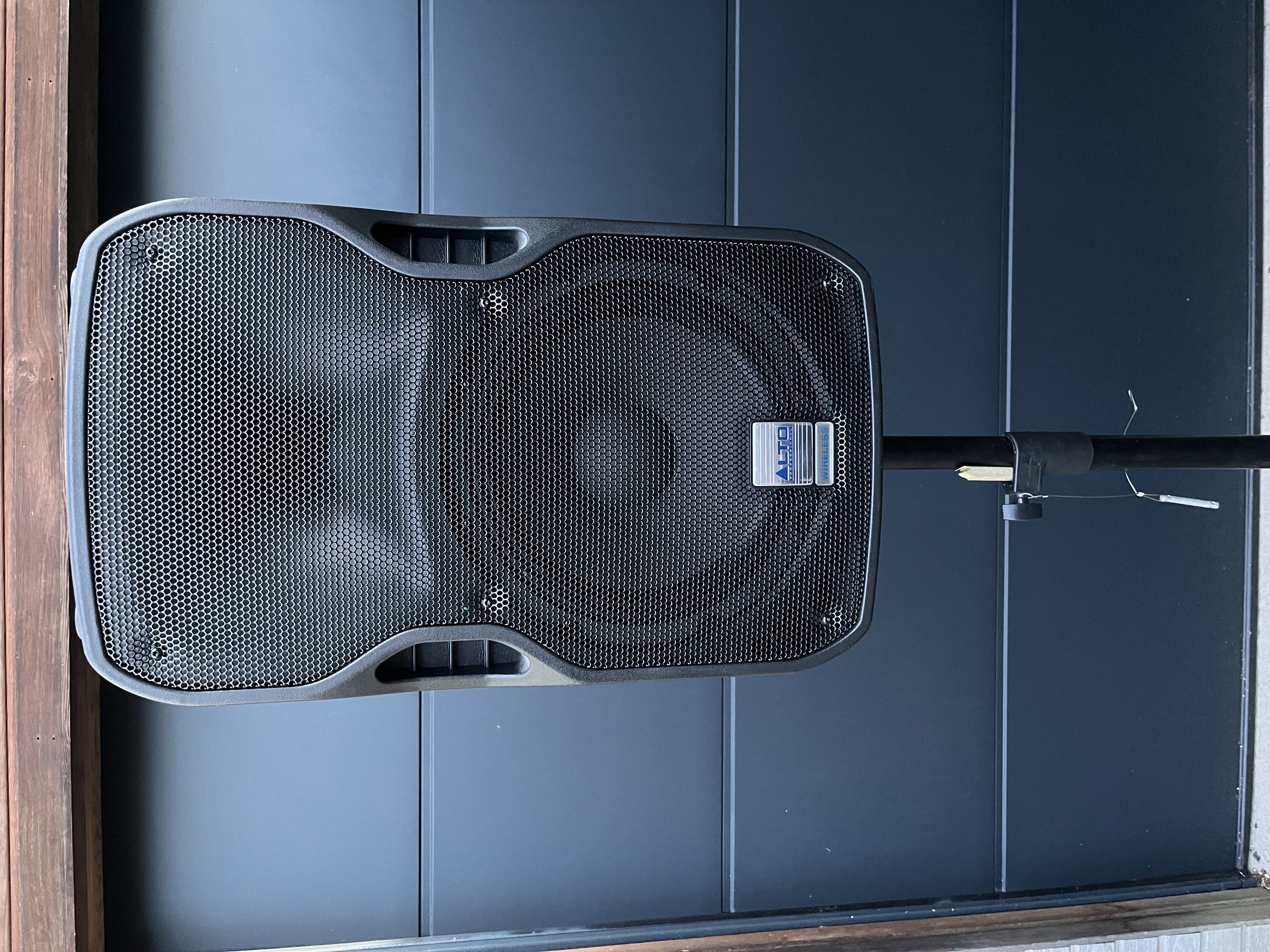 Bluetooth professional alto speakers for rental for events and parties 