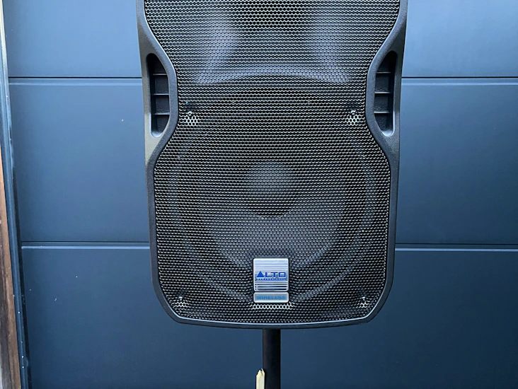 Bluetooth professional alto speakers for rental for events and parties