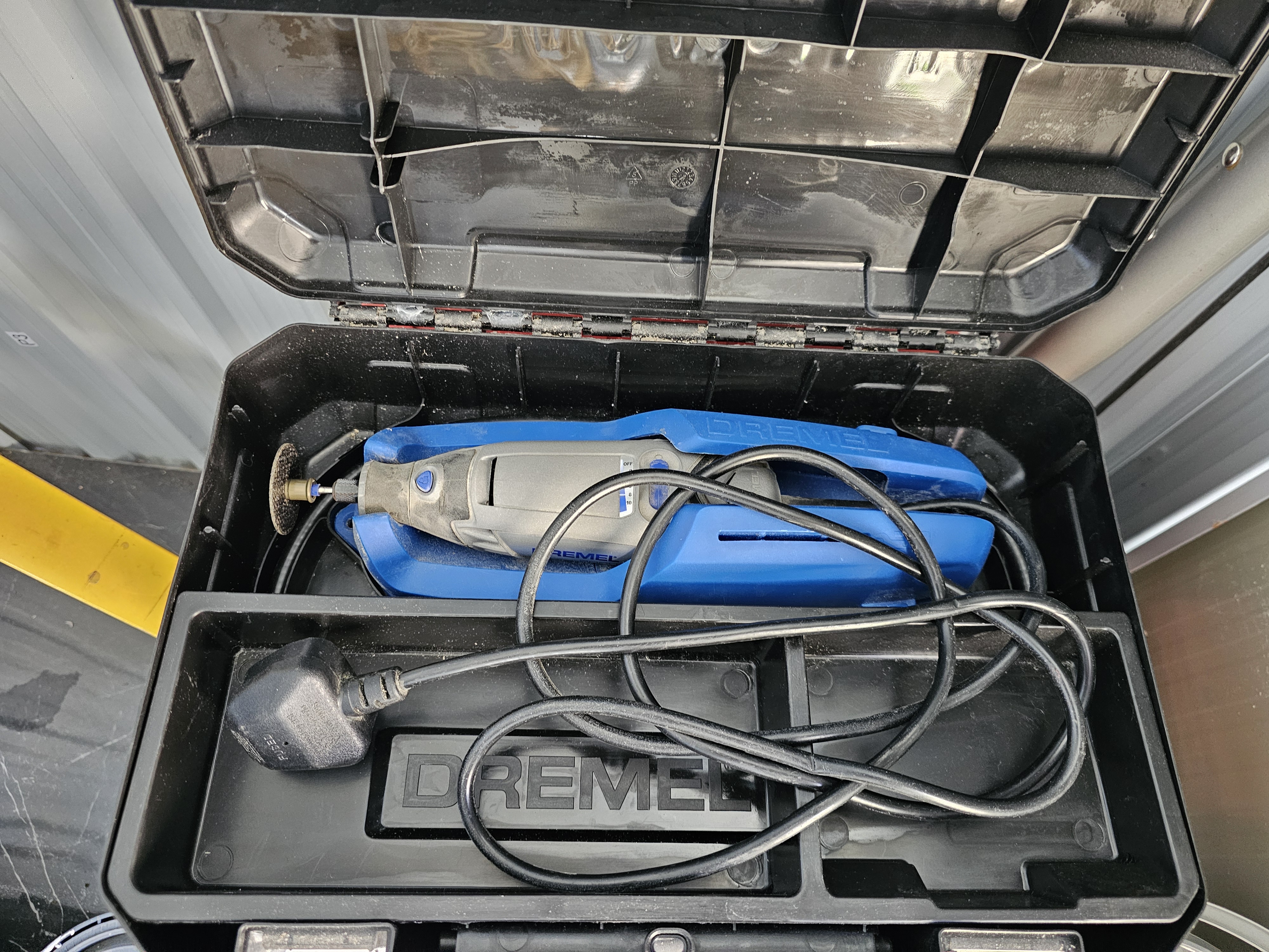 Dremel rotary tool + full accessory kit (cutting, sanding, grinding, polishing)