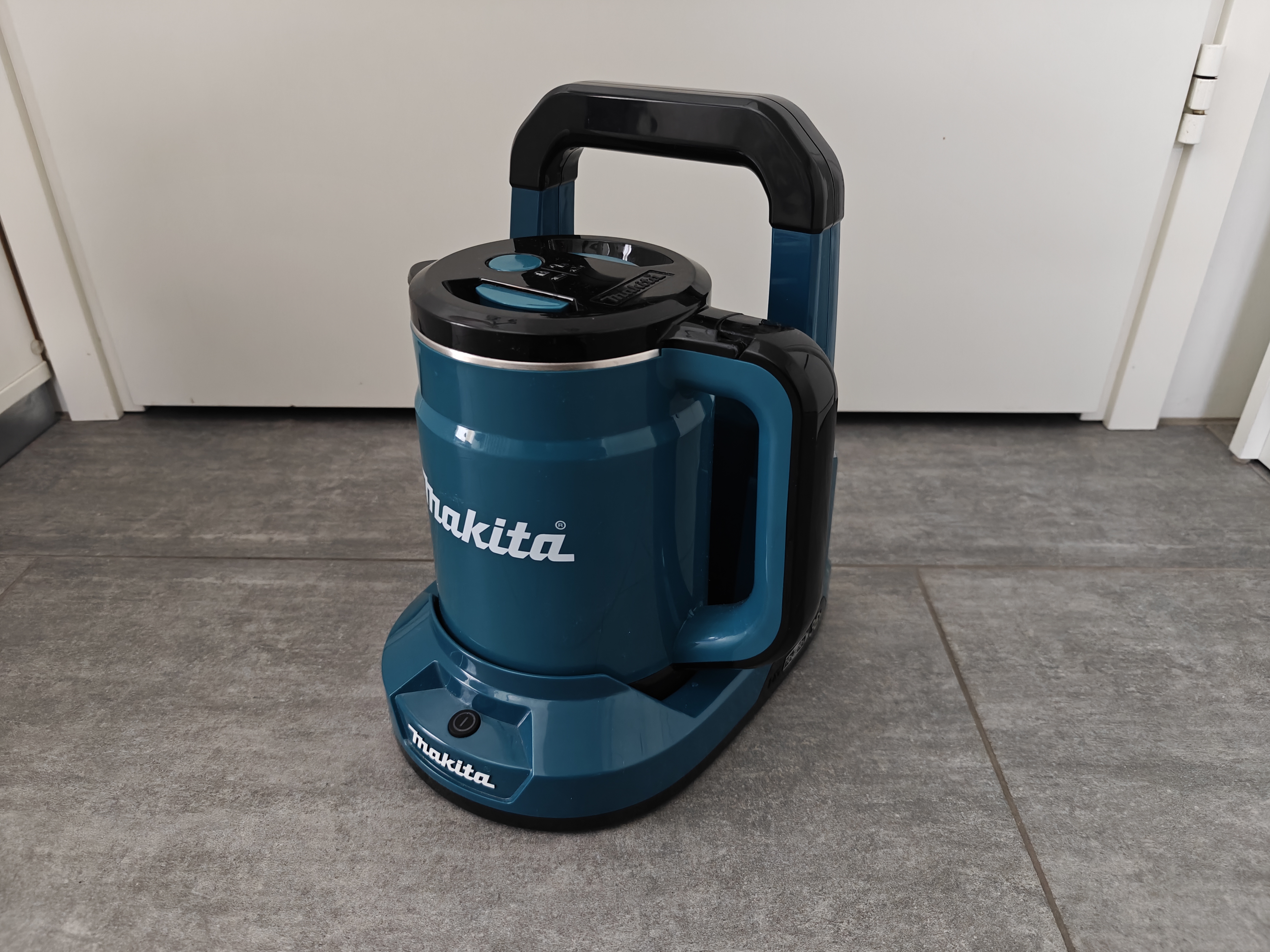 Makita vedenkeitin