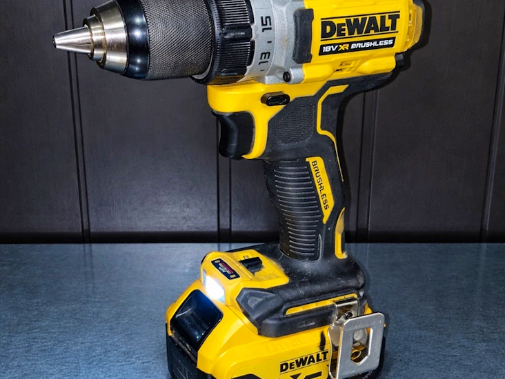Dewalt 18v slagdrill xr – komplett sett med batteri og lader – alta