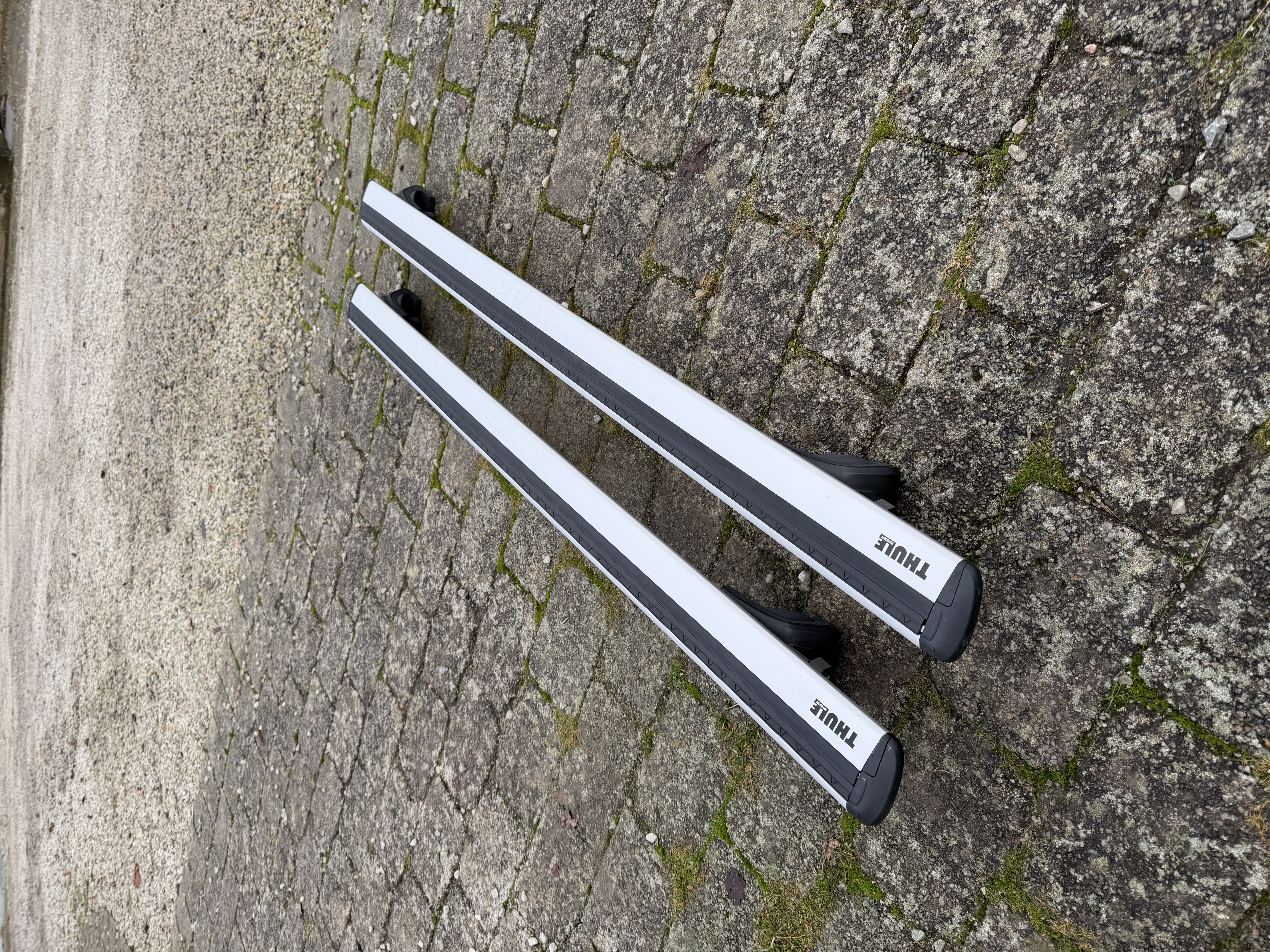 Thule takräcke till bilar med upphöjda rails