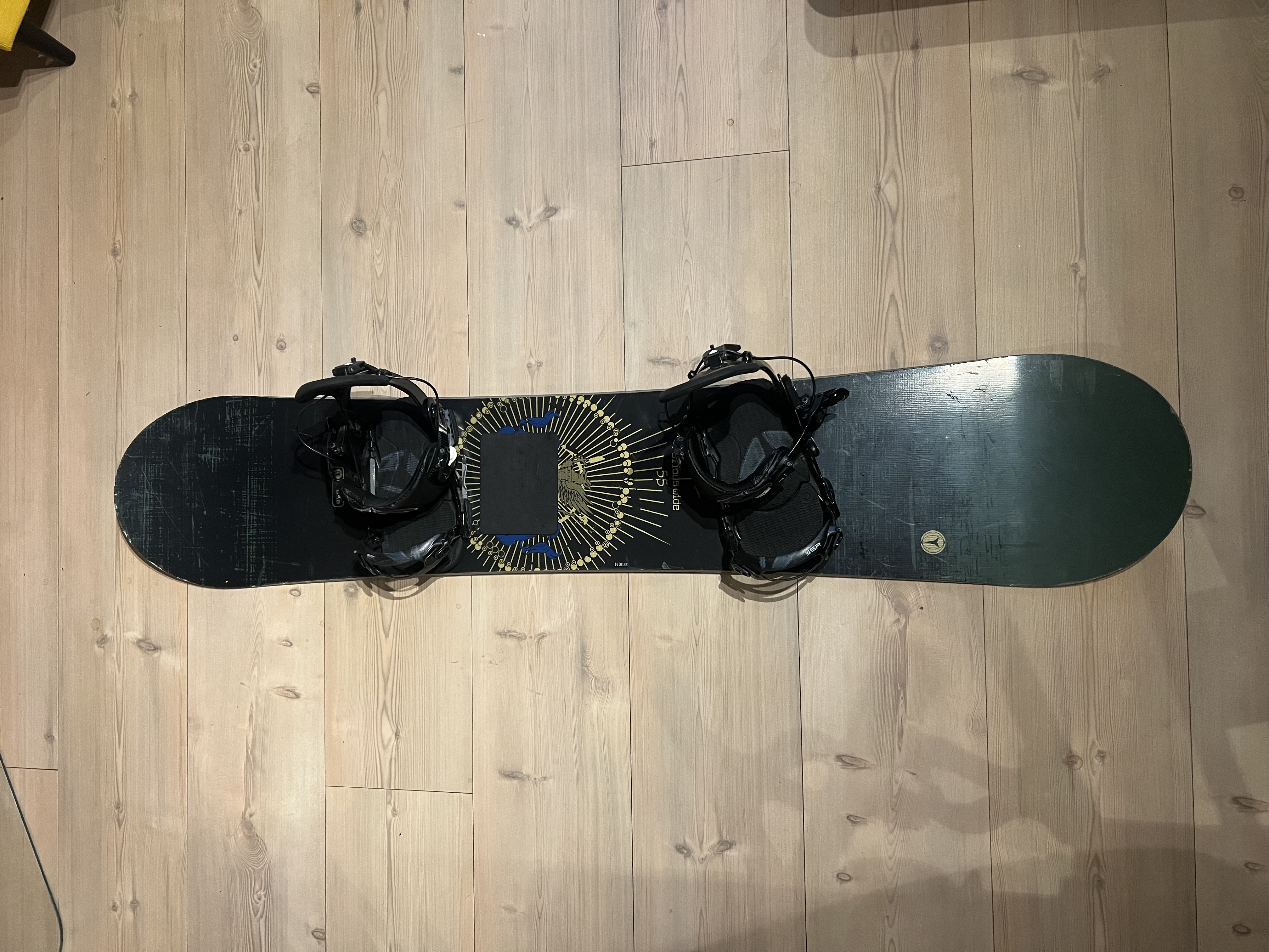 Snowboard + ryggbeskytter og bag