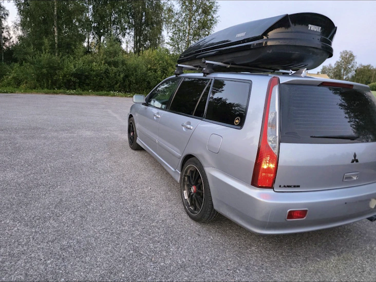 Mitsubishi lancer kombi, manuell, rymlig familjebil