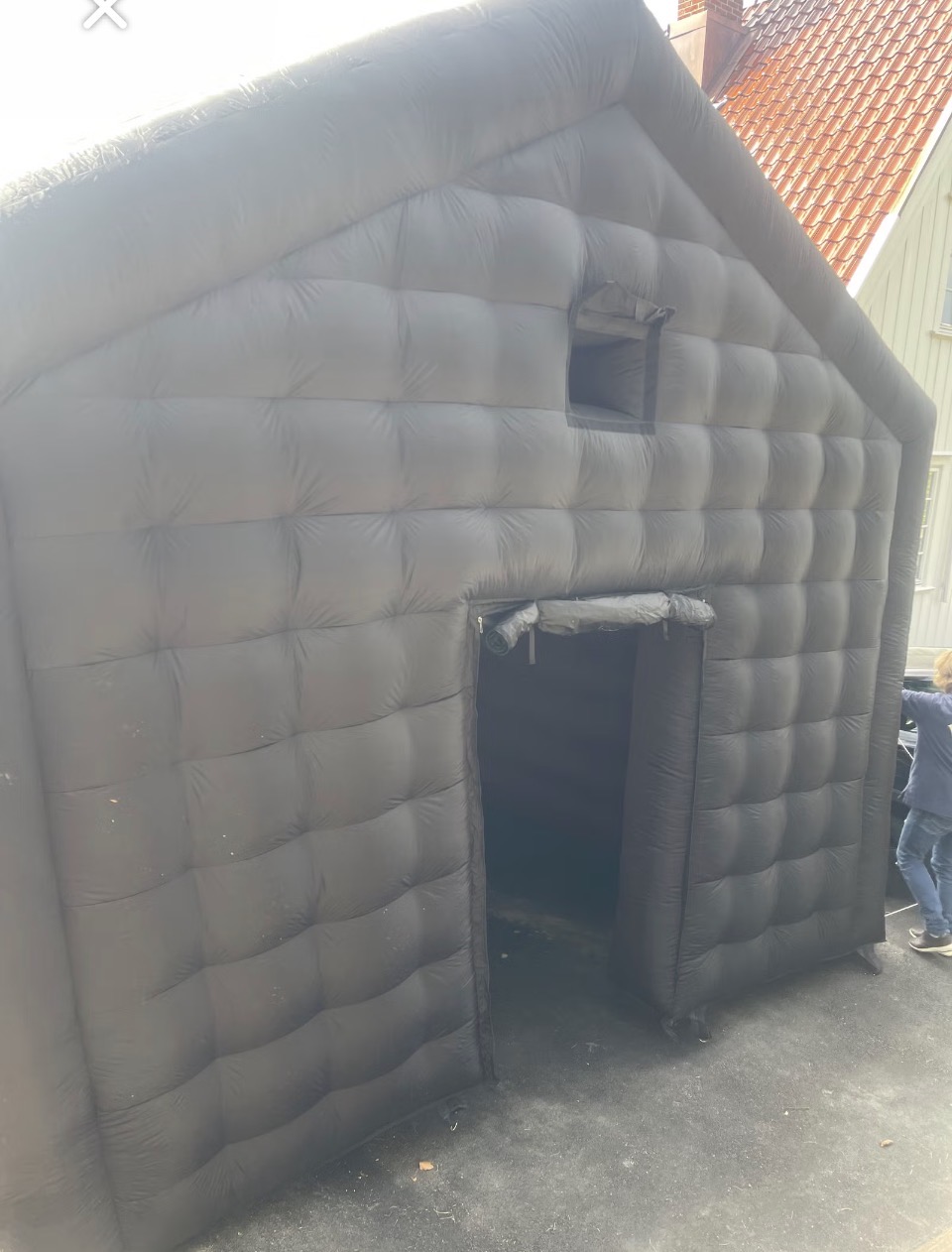 Oppblåsbart partytelt
