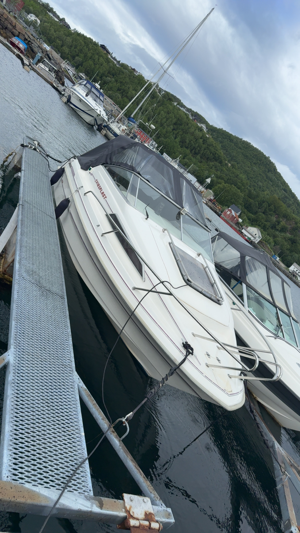 Skibsplast 660 – daycruiser med mercruiser 3.0 – til leie