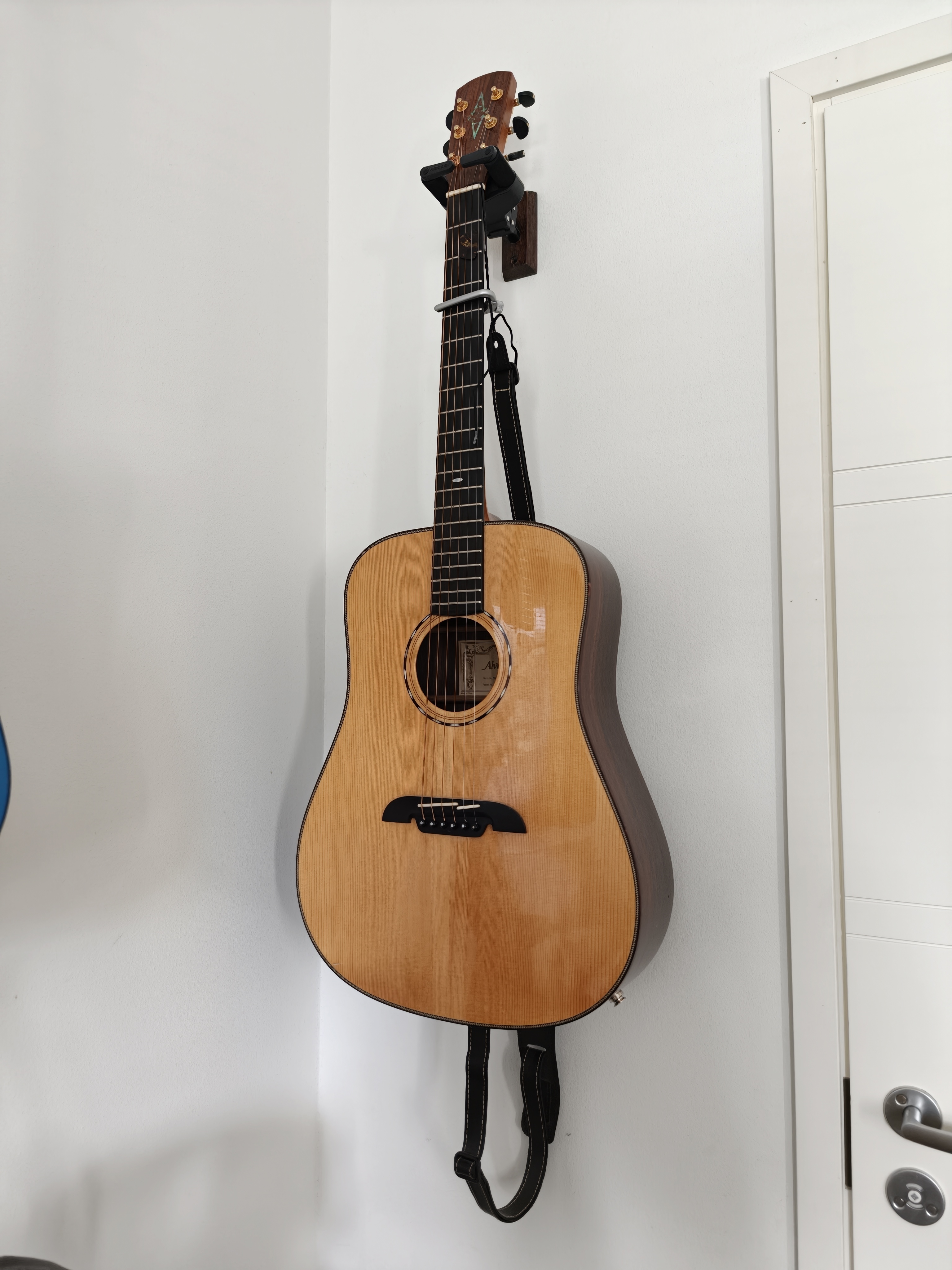 Alvarez md350 elektroakustinen kitara