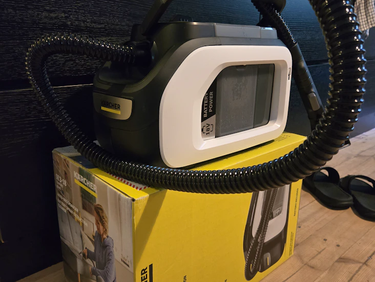 Akullinen tekstiilipesuri