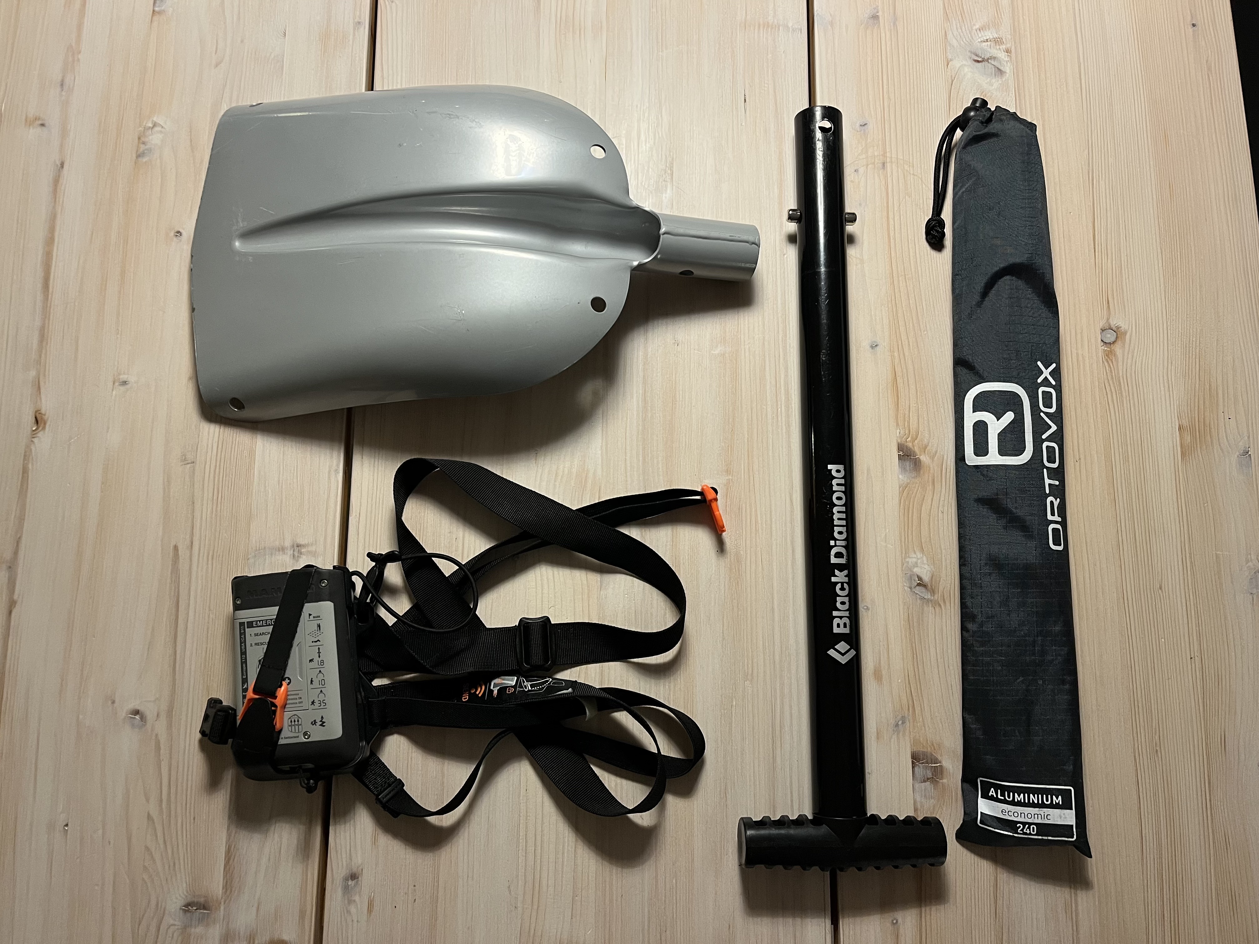 Lavinpaket: mammut transceiver, ortodox sond och black diamond spade