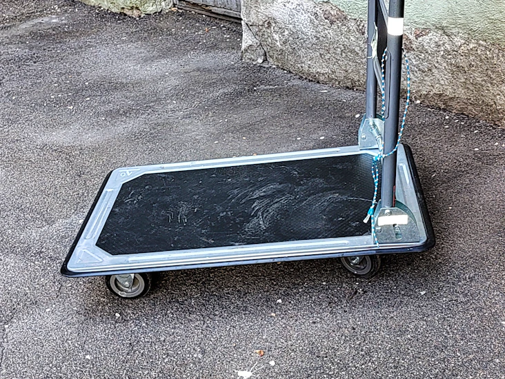 Plattformvogn, 150kg. 2"roller blades hjul gjør at den bråker mindre