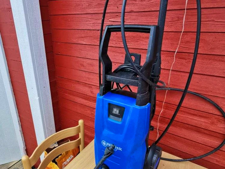 Högtryckstvätt med terasstvättare
