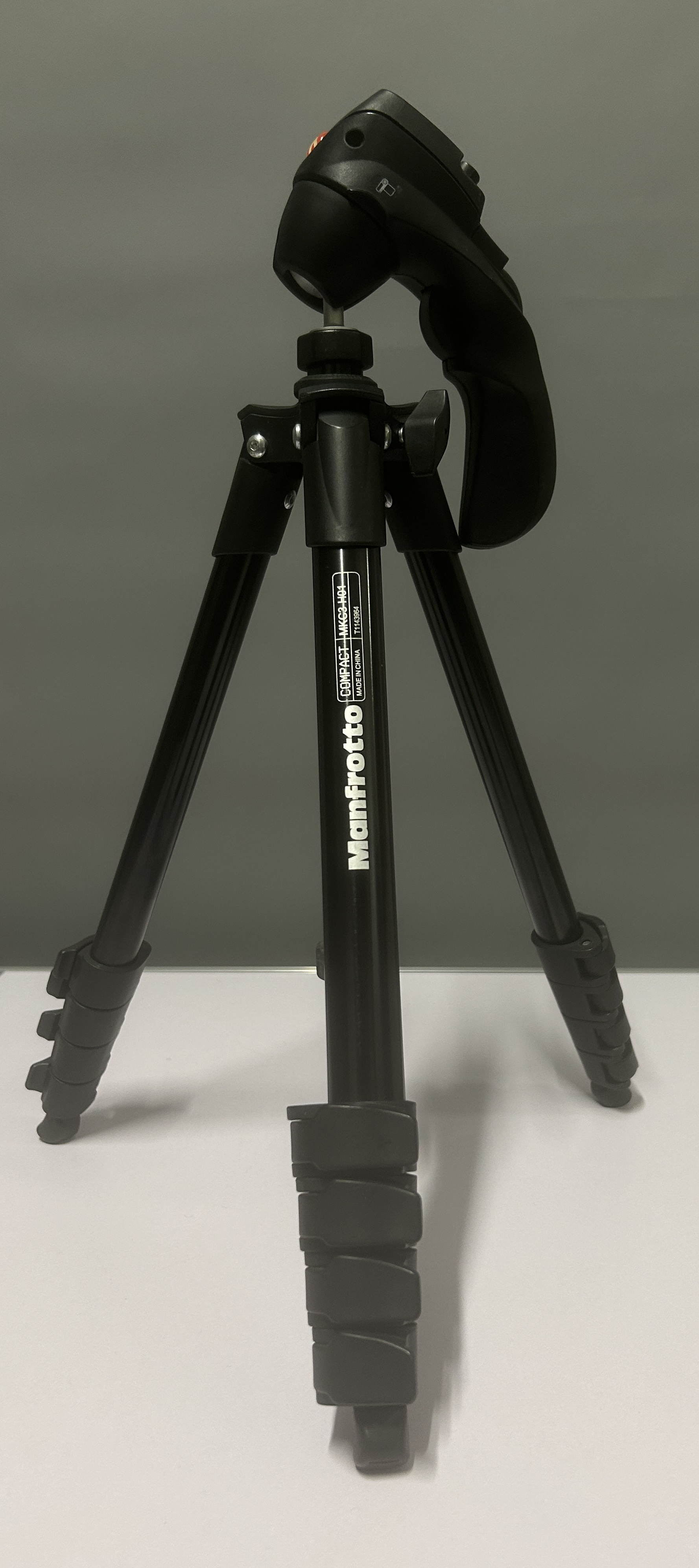 Manfrotto mkcompactacn-bk compact action aluminum tripod - black with box