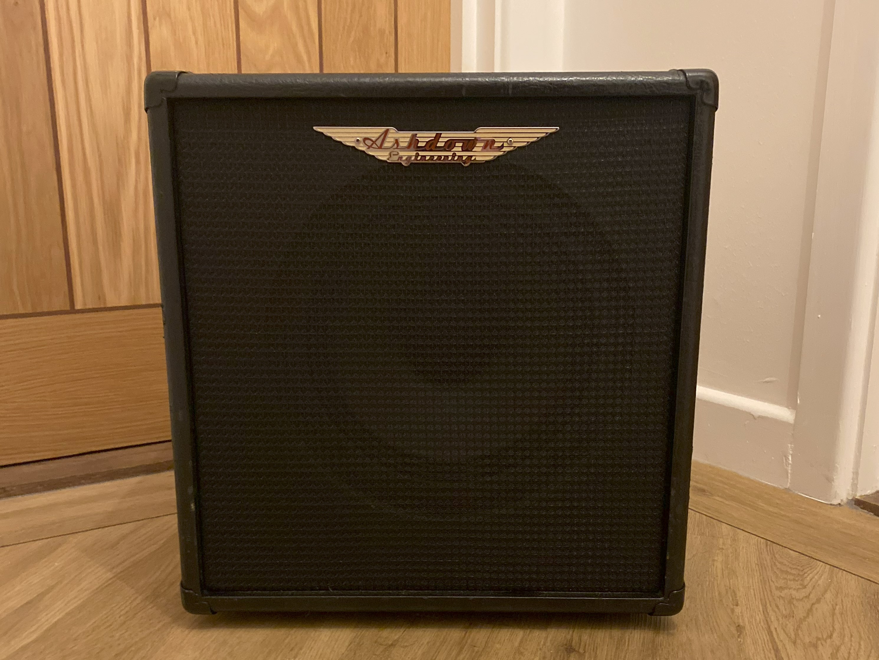 Bass guitar amplifier