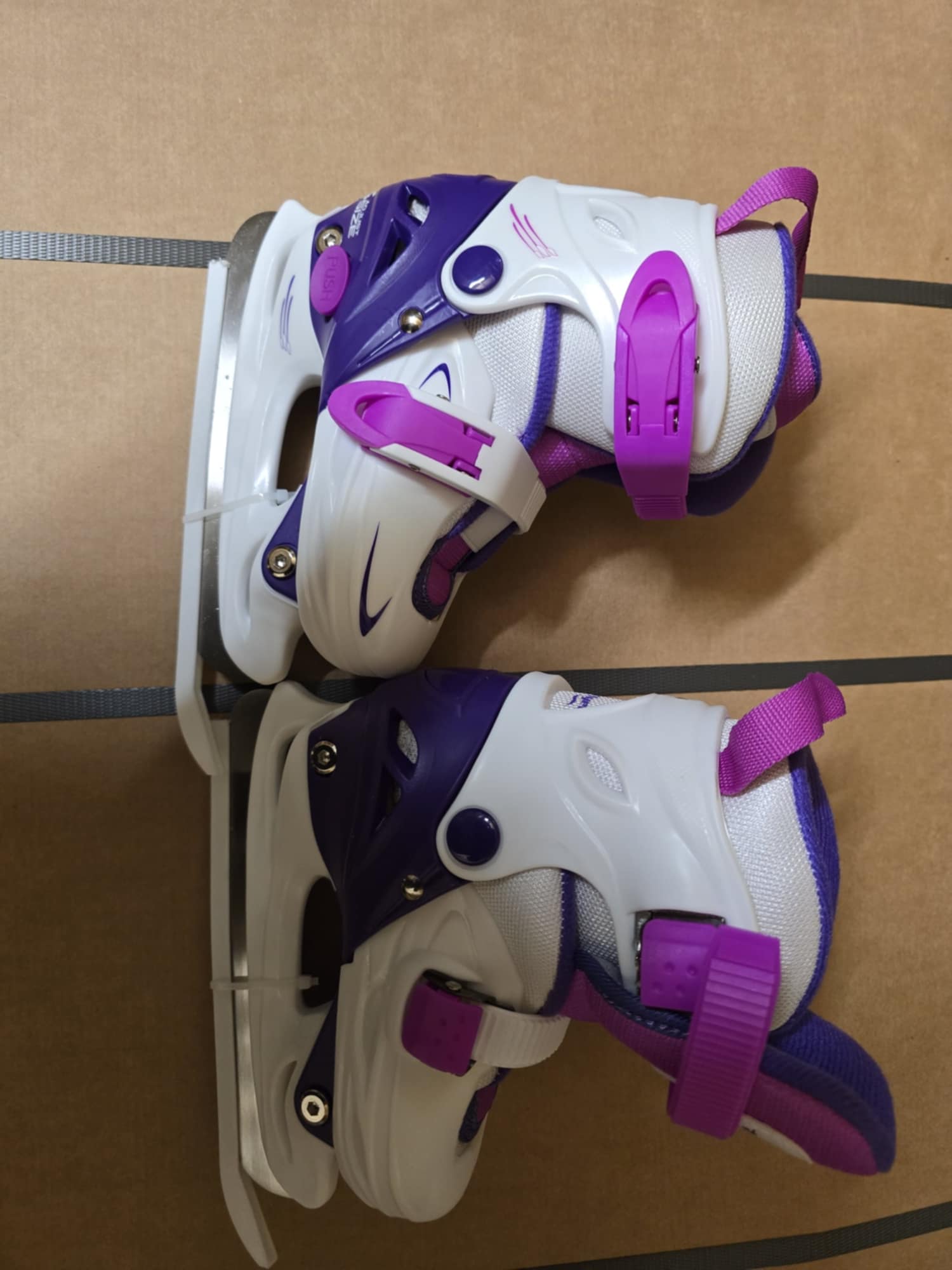 Justerbare barneskøyter. str 26-29