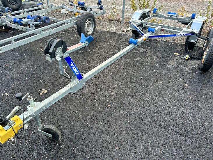Tiki be600 80km/h last 480kg 4,8m båttrailer