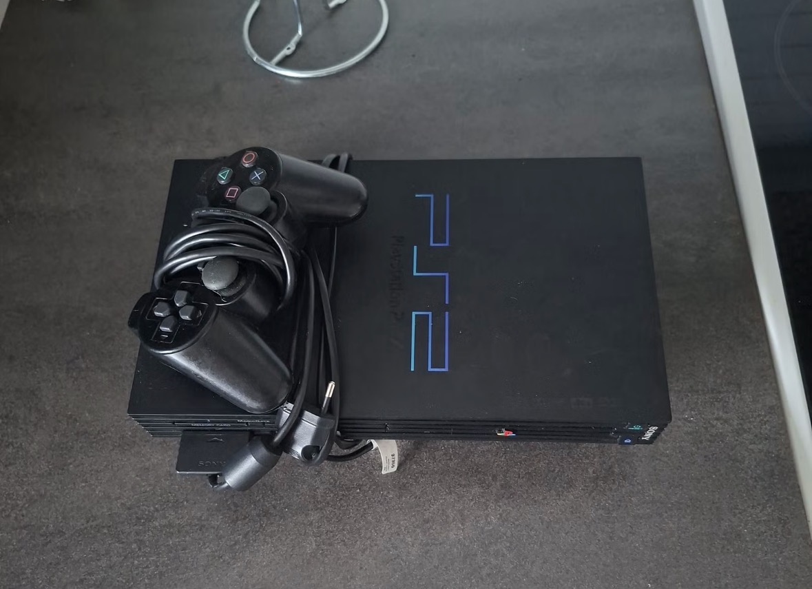 Playstation 2 med singstar og buzz! 
