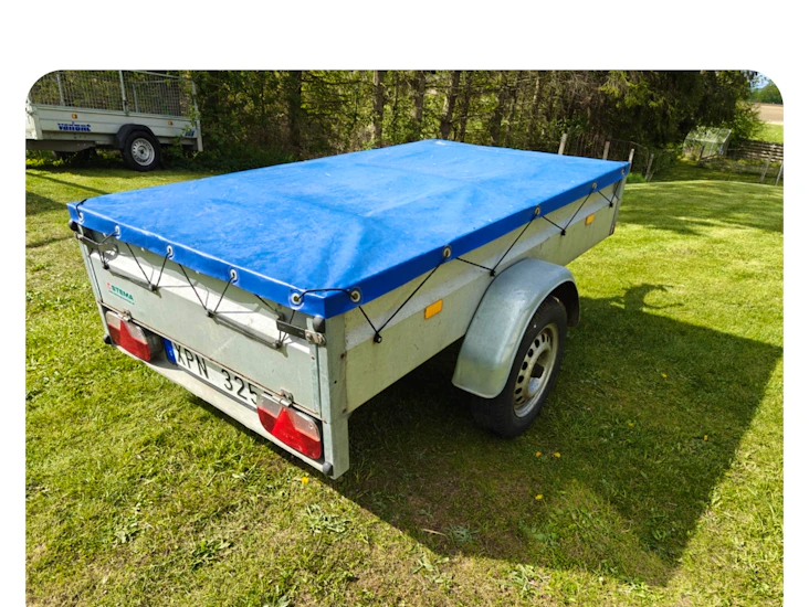 Litet släp med lastskydd