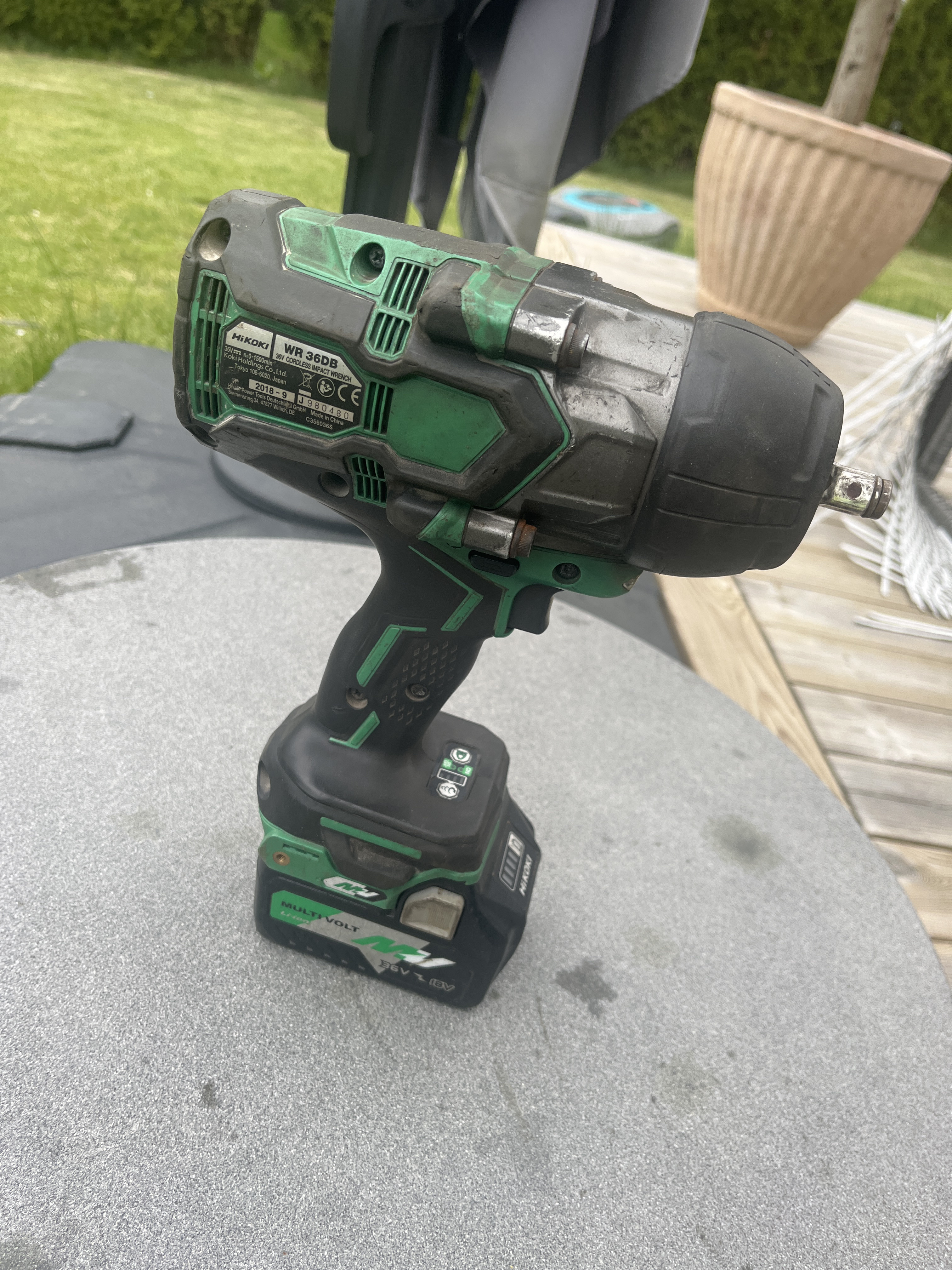 Hikoki kraftfull batteridriven mutterdragare