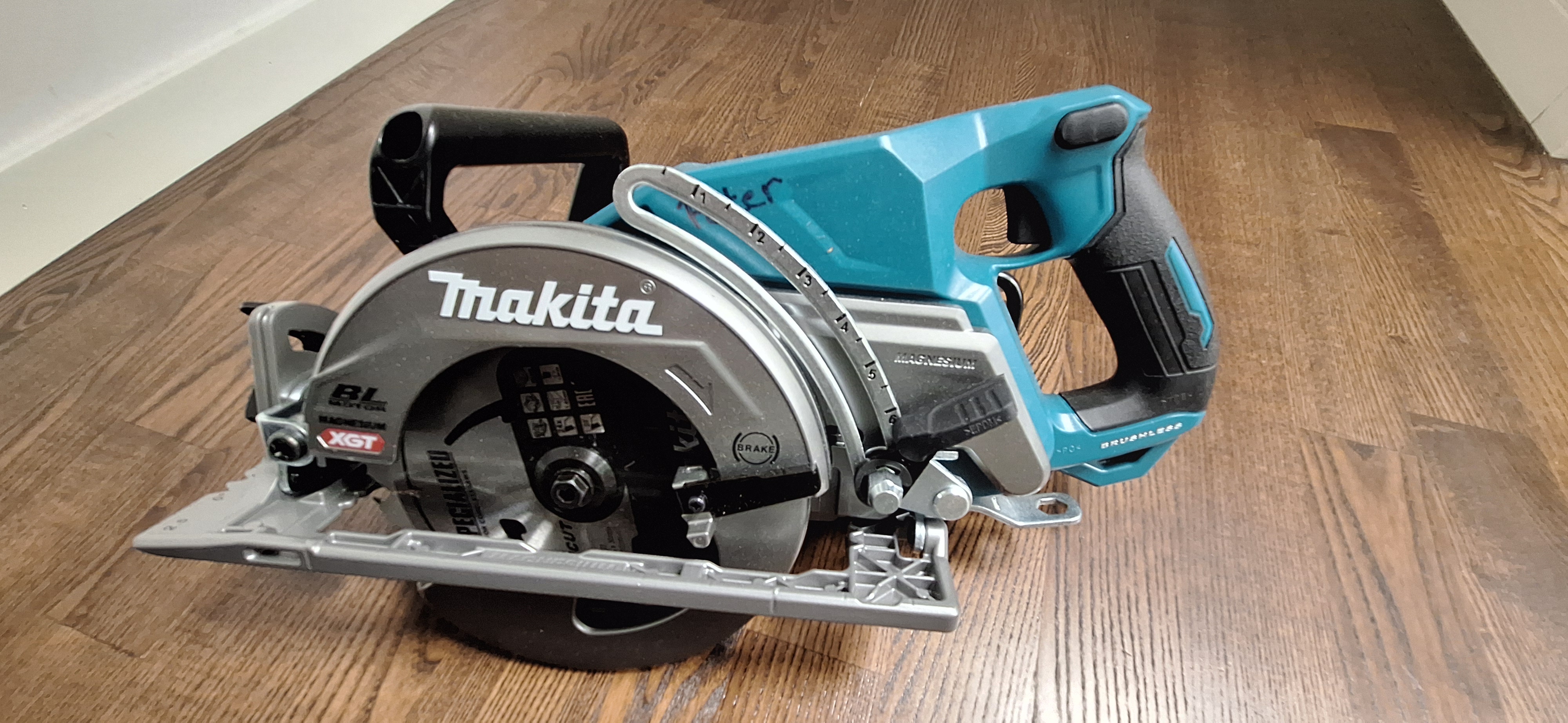 Makita rs001gz 
