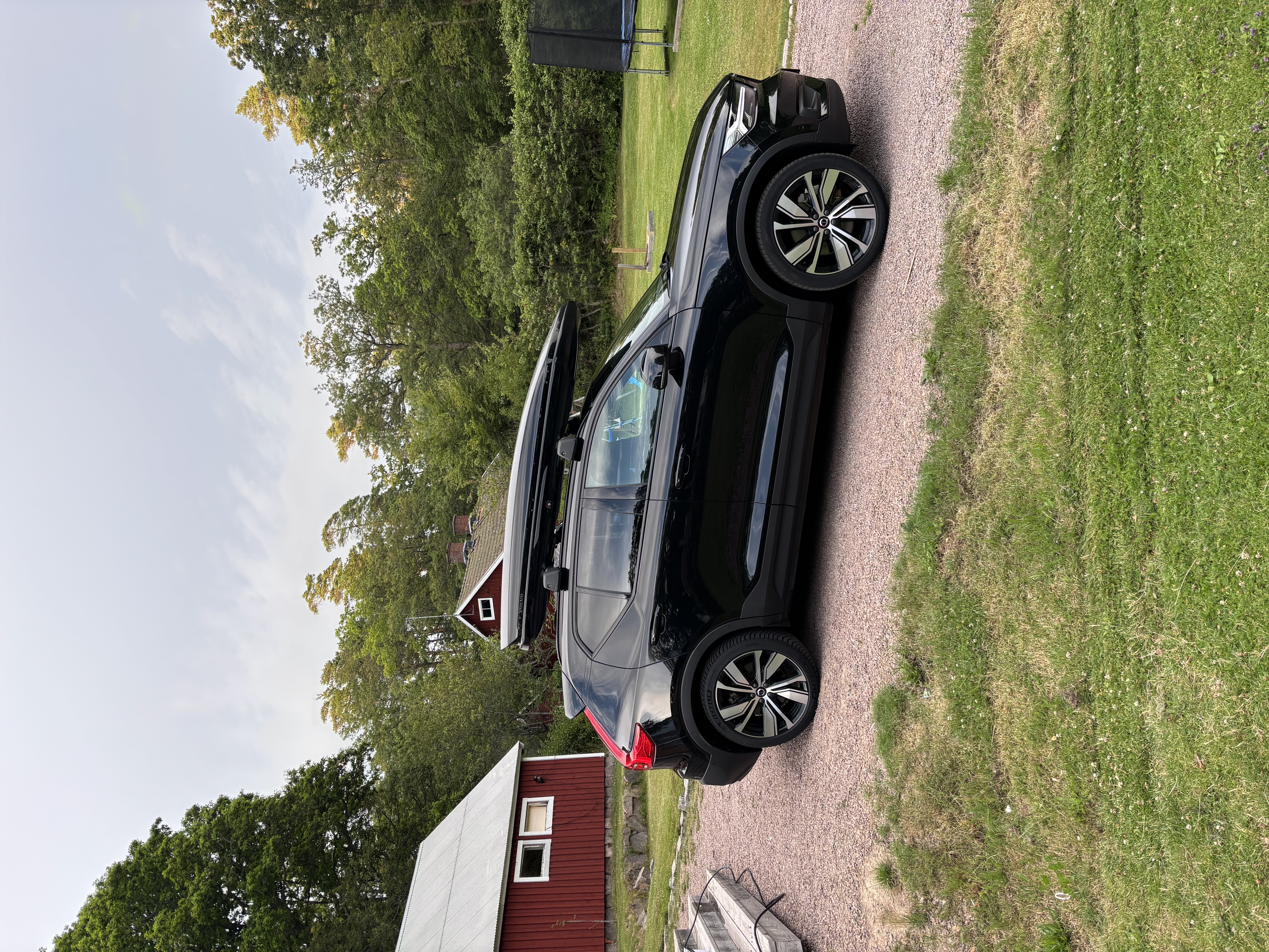 Volvo space design takbox med takräcke 