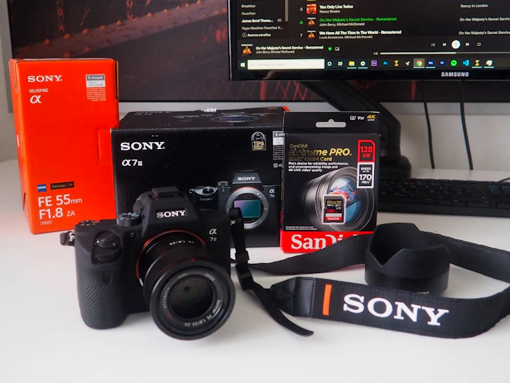 Sony a7 iii -kamerapaketti lisävarusteilla