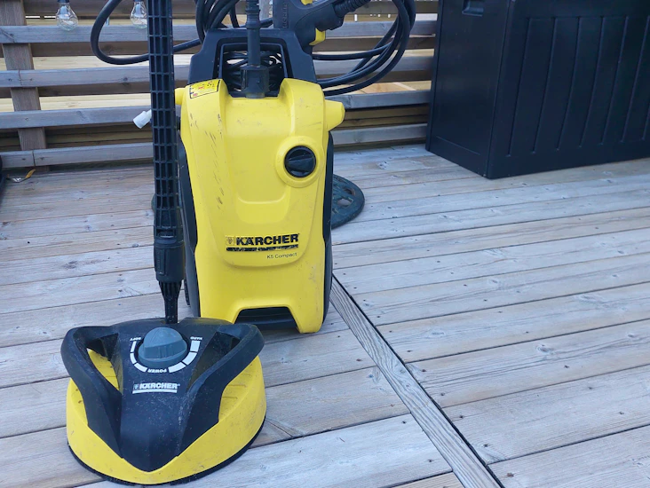 Högtryckstvätt med terrassborste (altantvätt)