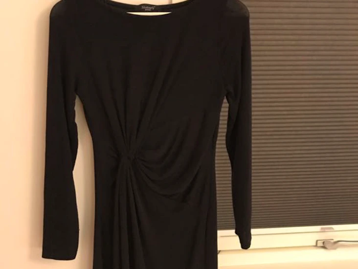 Nydelig svart glitterkjole i str m