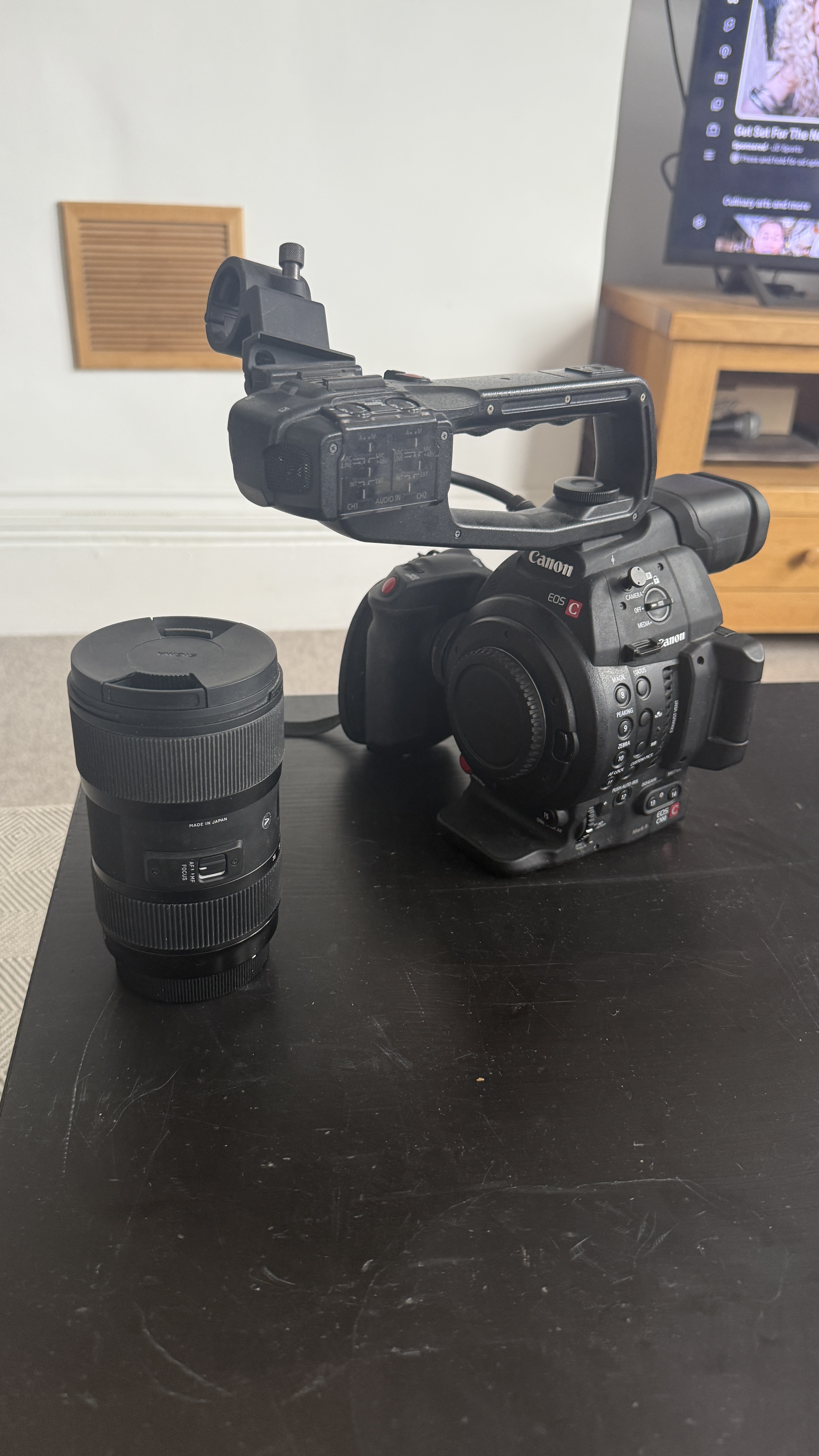 Canon c100 mark ii + sigma 18-35 dc hsm 1.8 art lens (documentary + professional