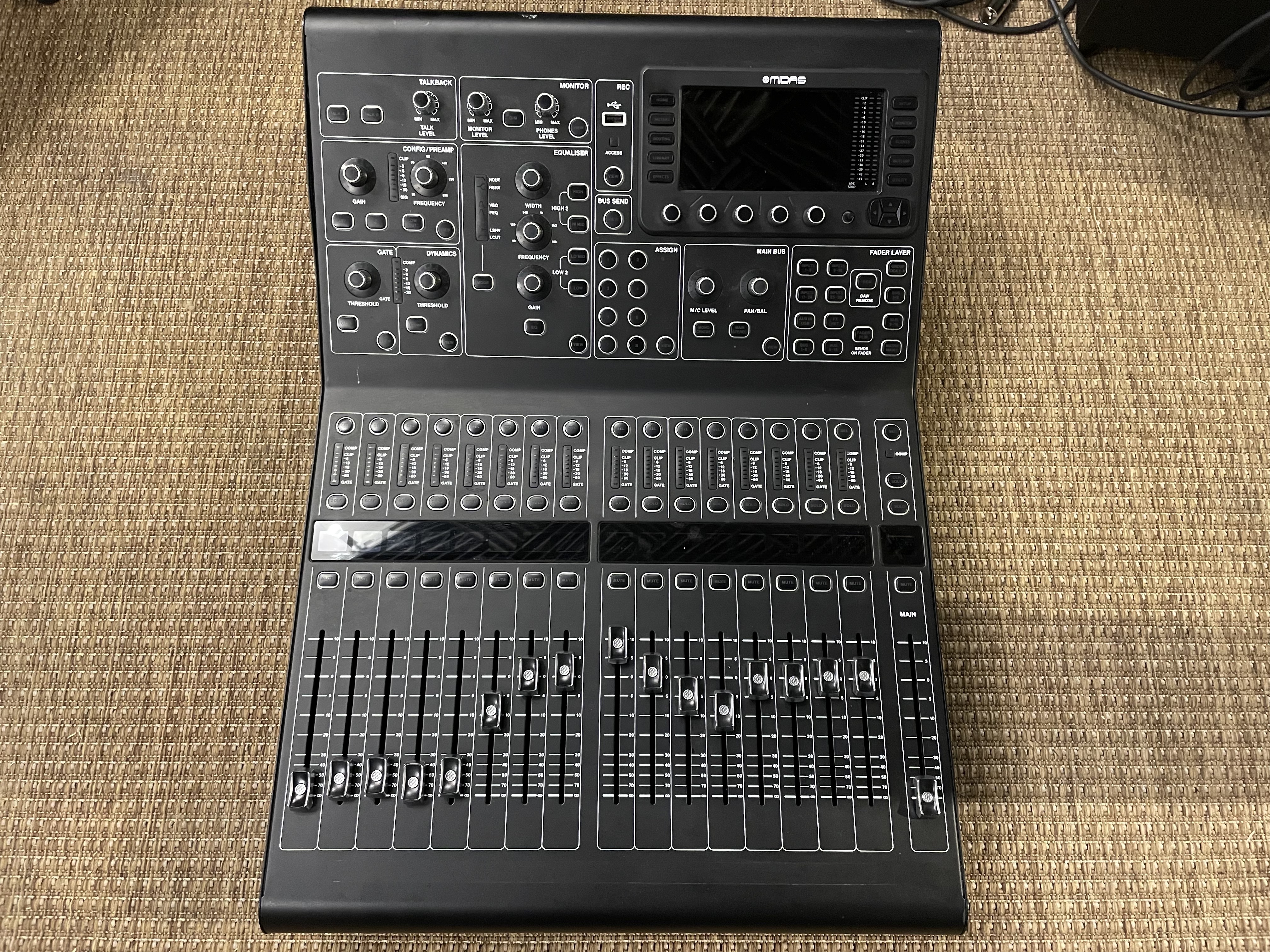 Midas m32r mixing desk