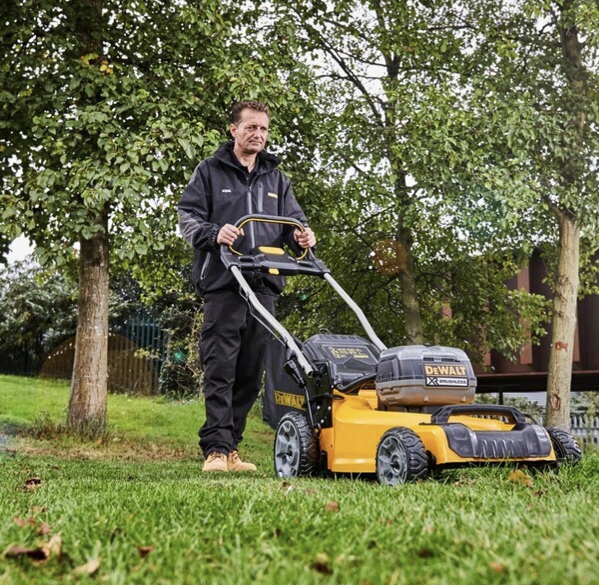 Dewalt 2x18v gräsklippare – kraftfull & tyst 🌱