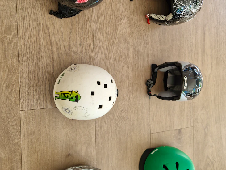 Skihjelme i flere størrelser