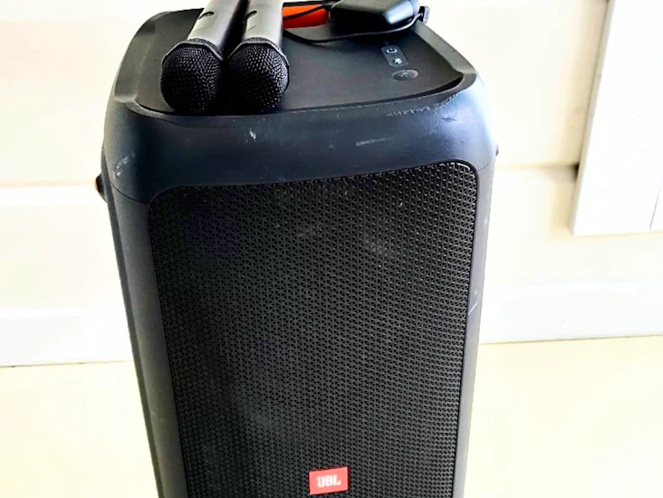 Jbl partybox 300 + mikrofonit 2kpl