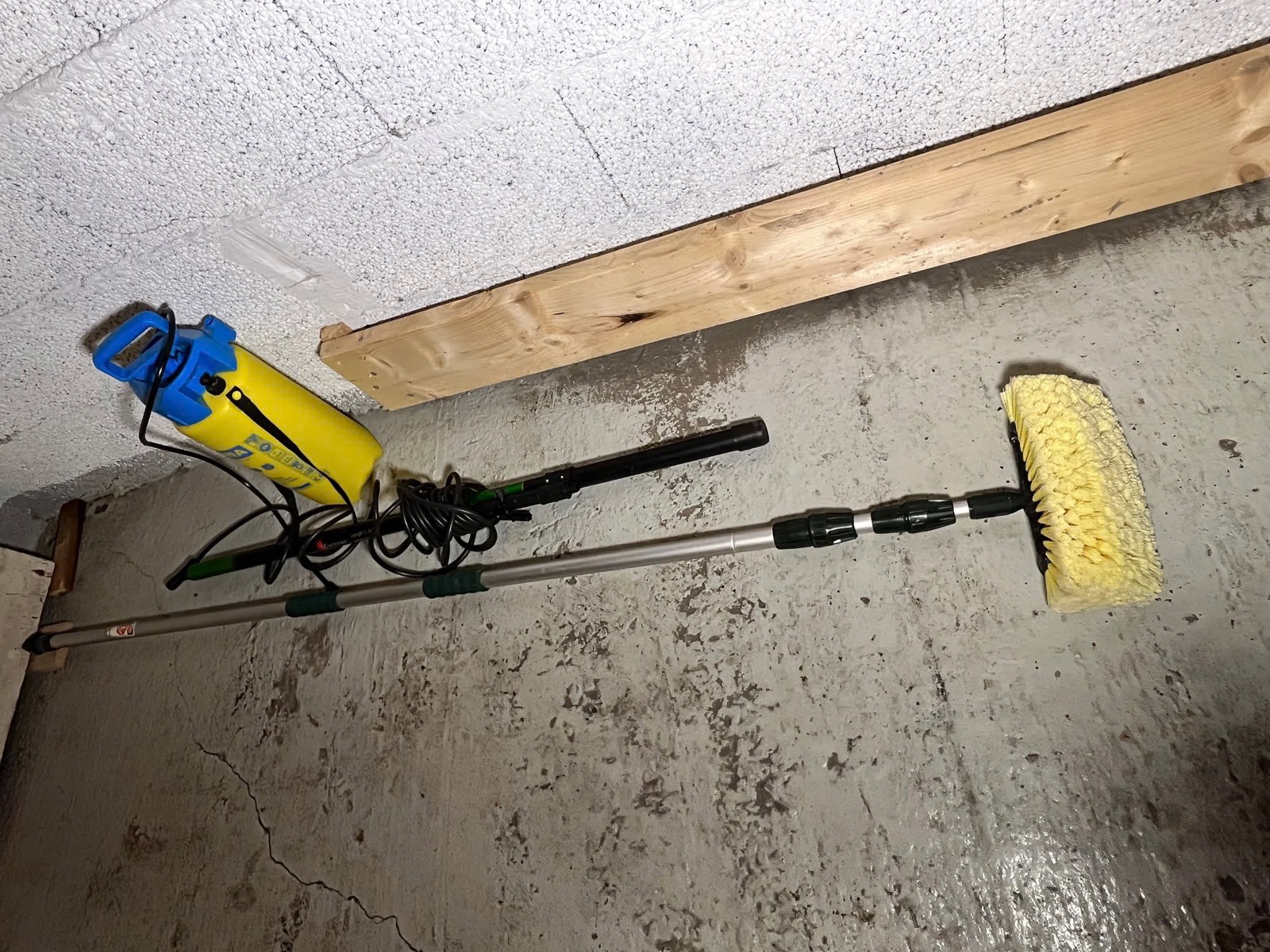 Skånsom fasadevask med 5m teleskoplanse