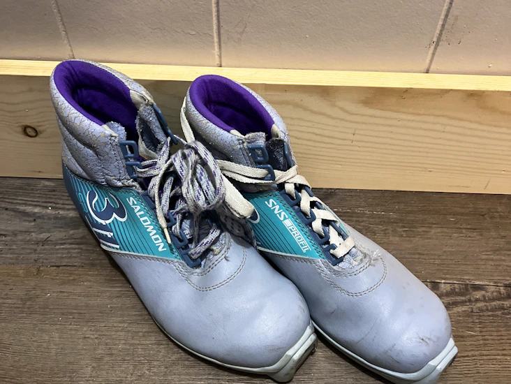 Euro 41 l10.5 m8 cross country ski boots