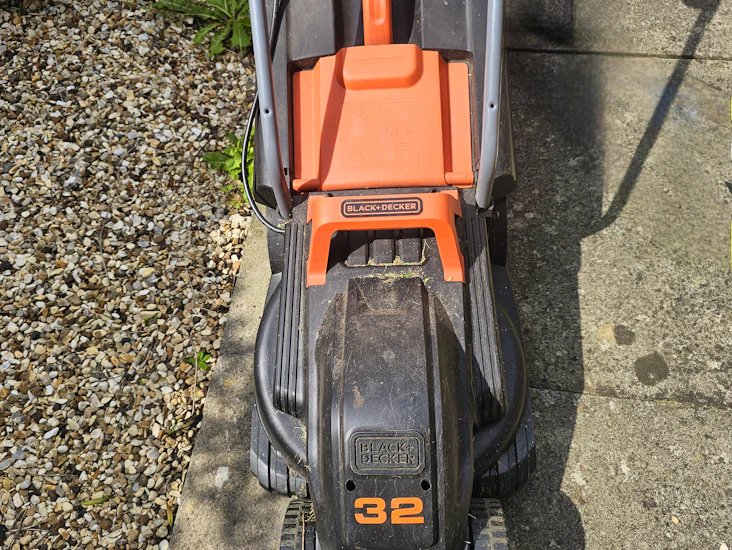 Black+decker electric lawnmower