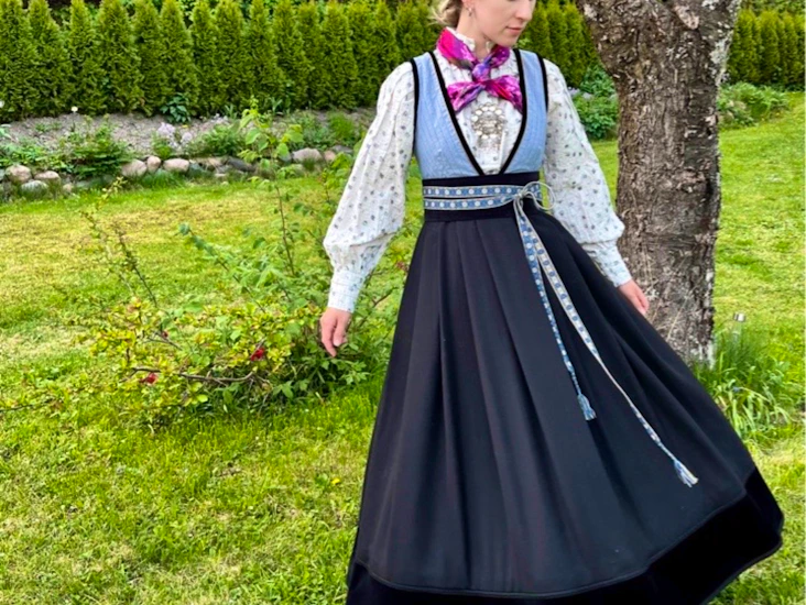 Unik festdrakt fra eva lie