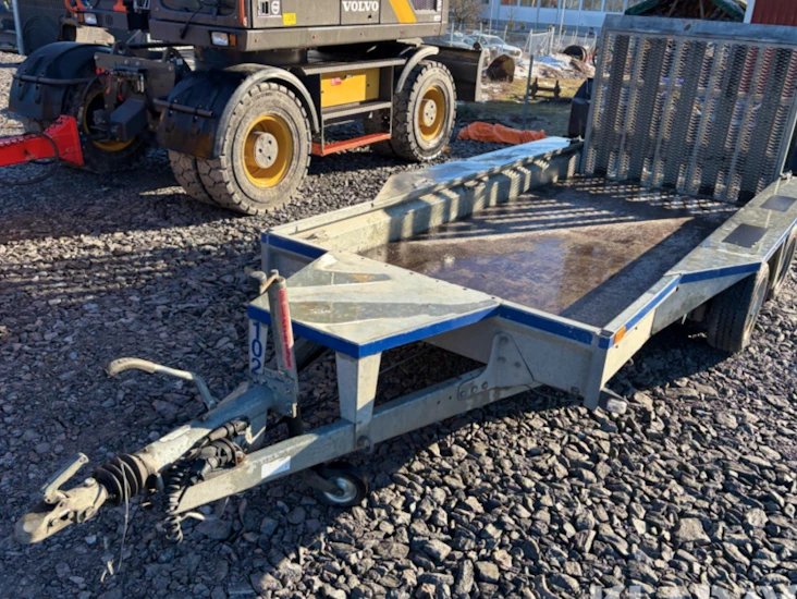 Maskinsläp henra 3500 kg med lastramp