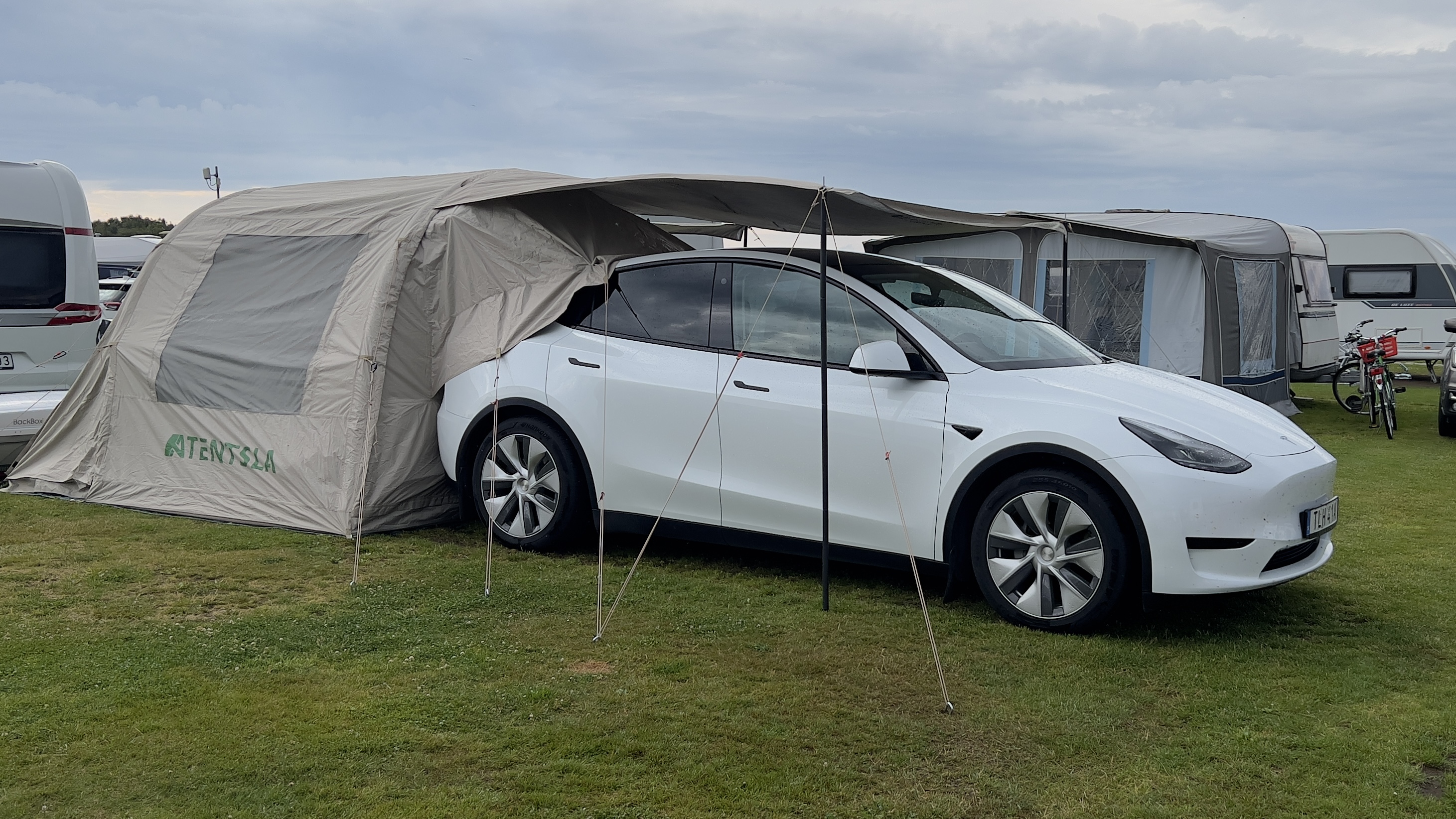 Tesla model y tält – komplett campingpaket
