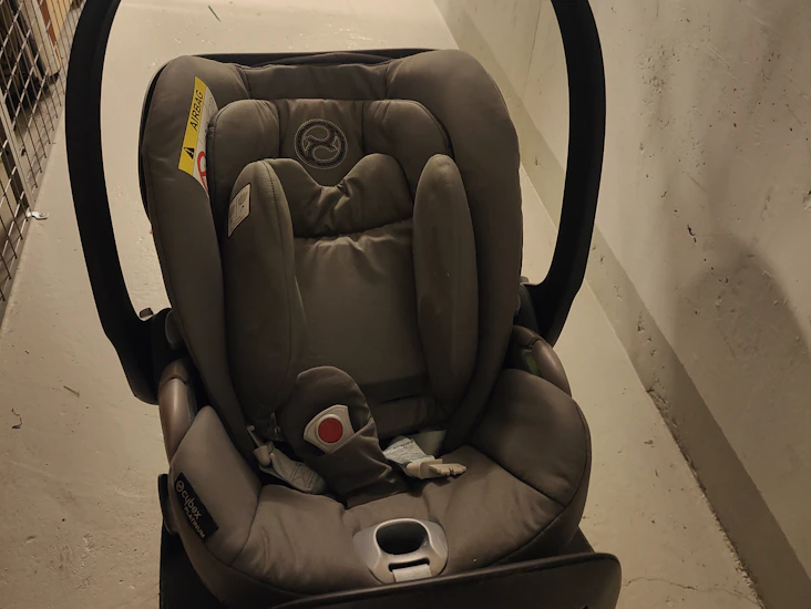 Vuokrataan lasten turvaistuin