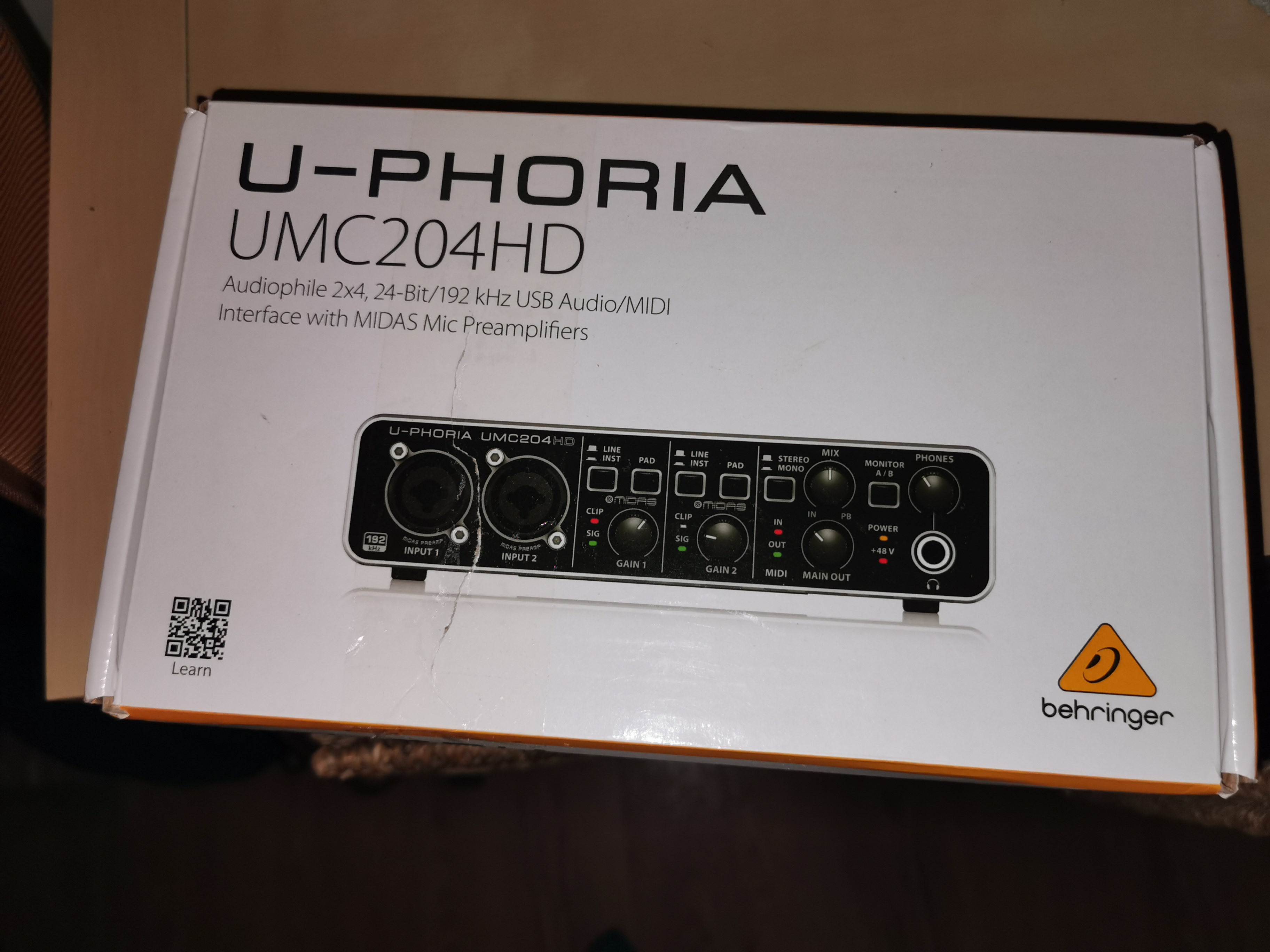 Behringer umc204hd u-phoria usb audio interface (for recording vocals, microphone, instruments, guitars, streaming)