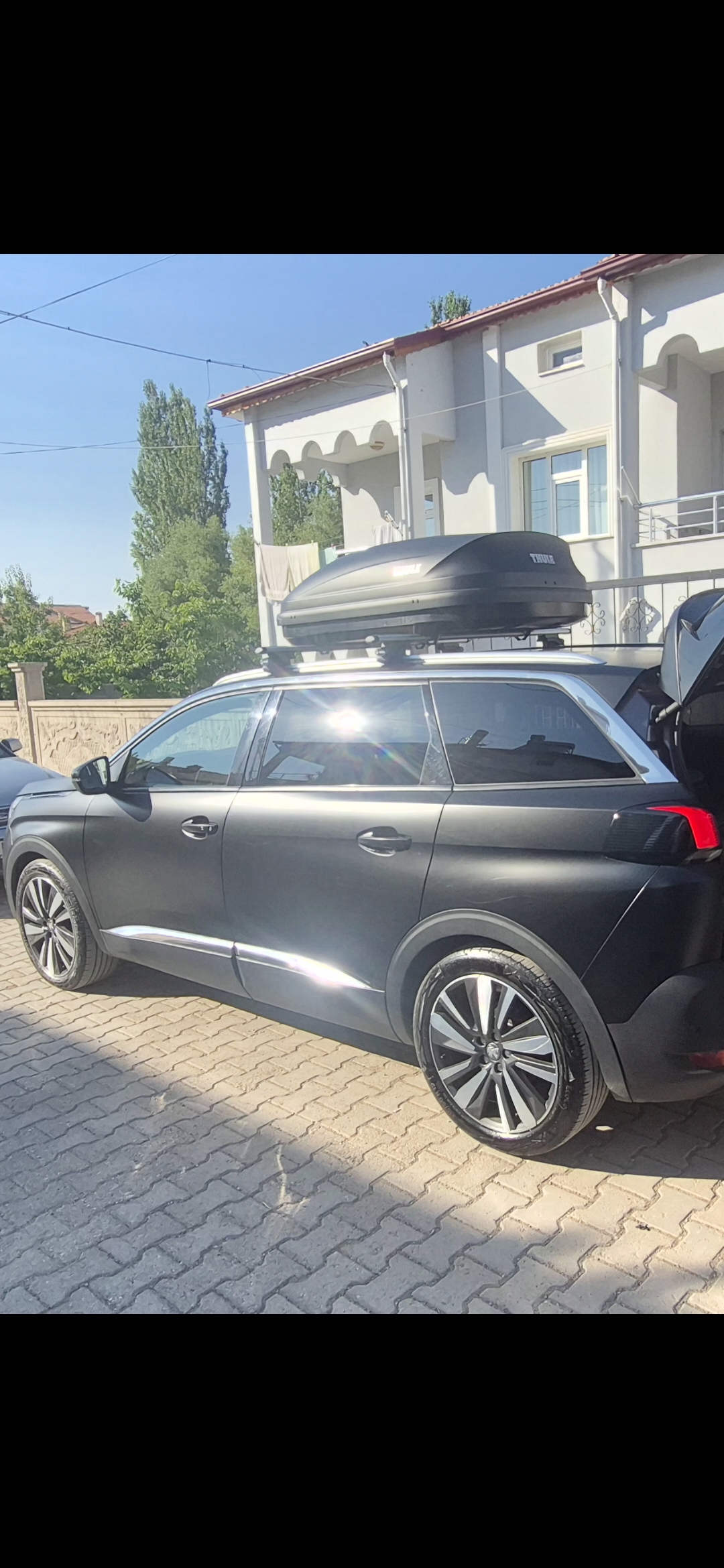 Thule tagboks på 330 liter til udlejning