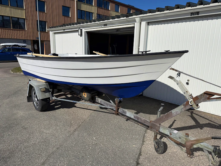 Båtkärra (bromsad) – perfekt för sjösättning!