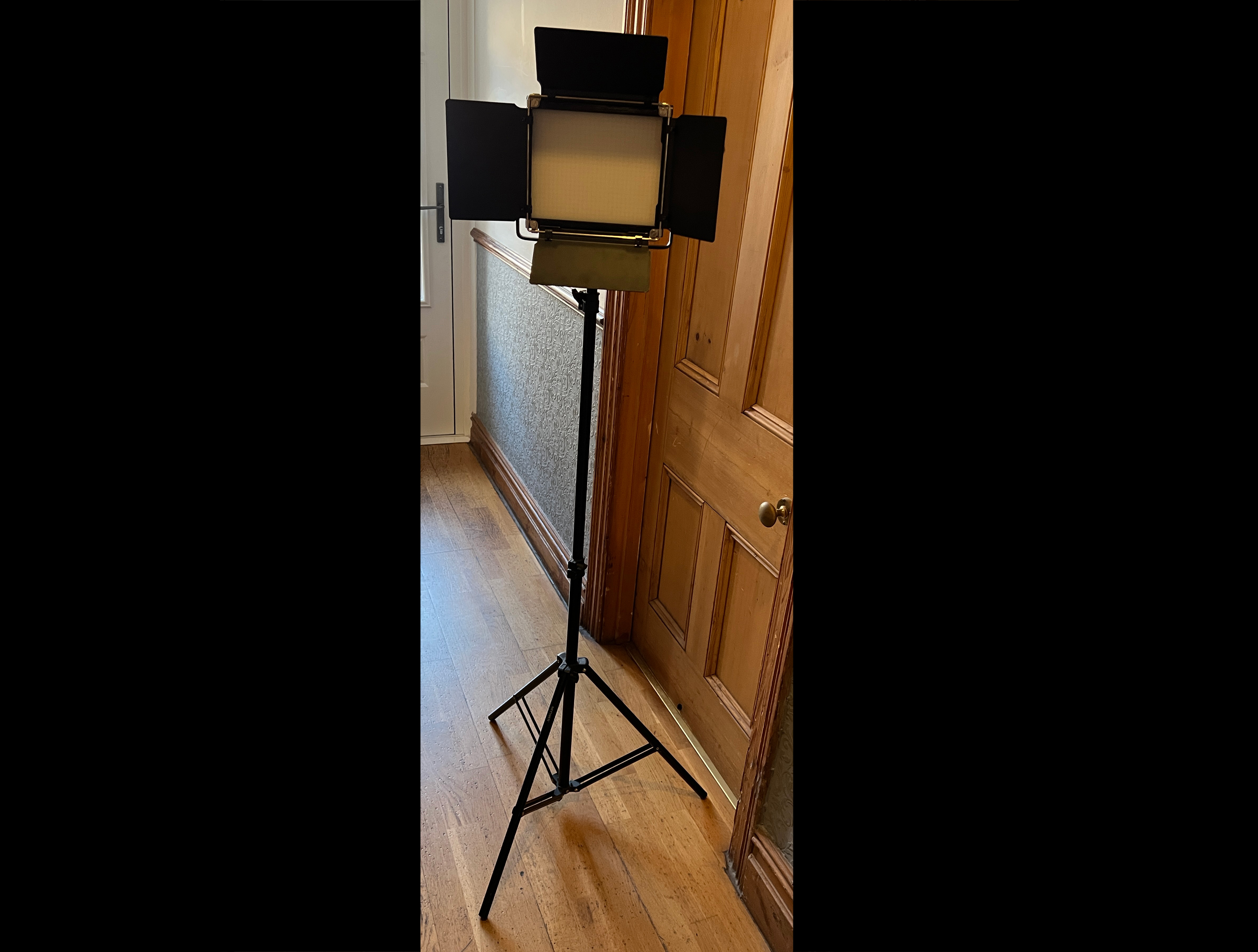 Single led dimmable bi-colour lighting panel