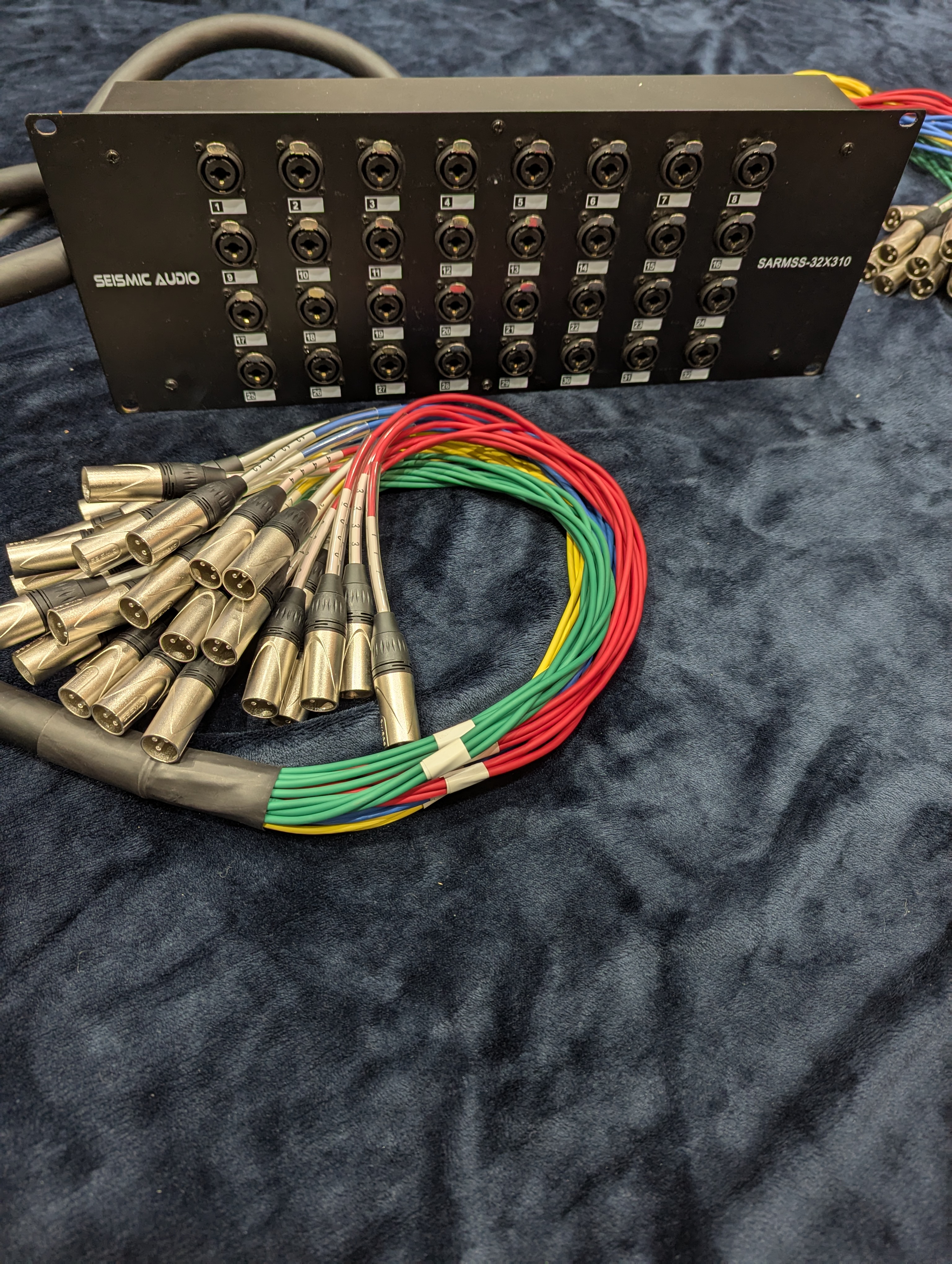 Seismic audio sarmss-32x310 32-way xlr splitter - 3’ and 10’ xlr trunks